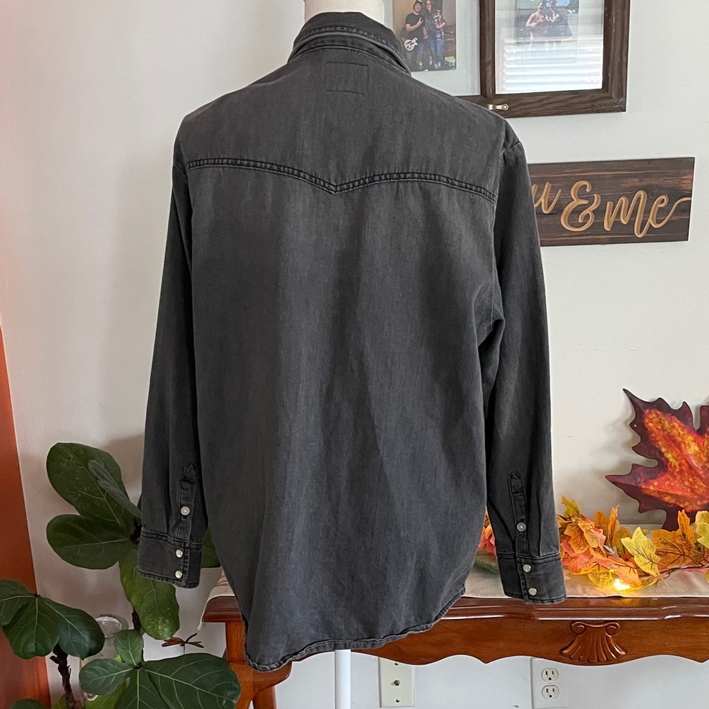 Women’s Wrangler Charcoal Denim Shirt - Picture 3 of 5